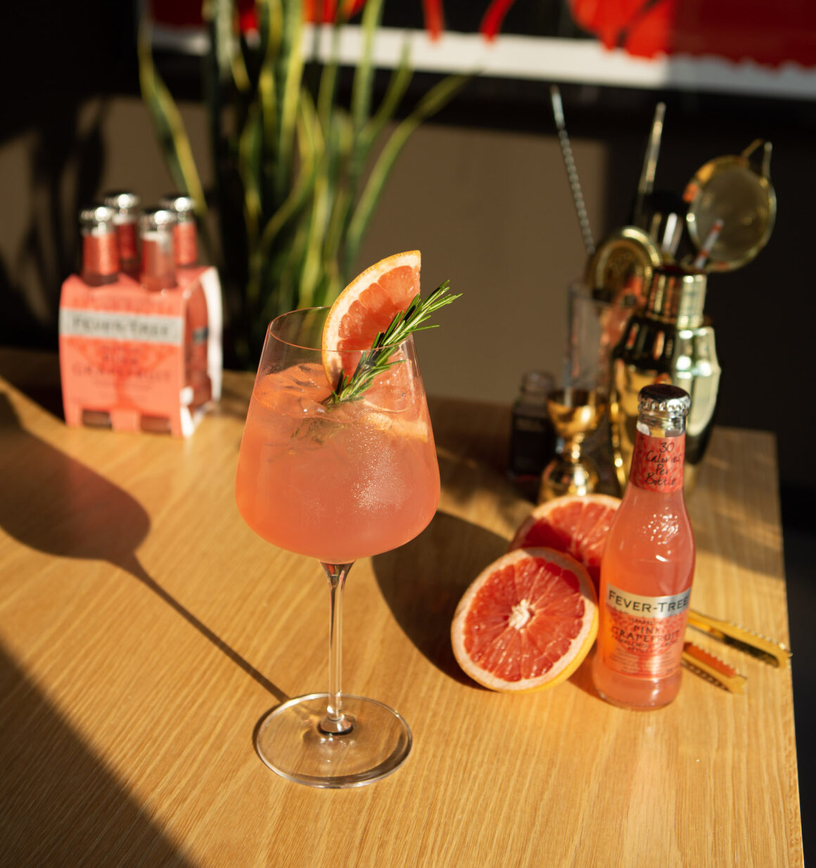Sparkling Pink Spritz Cocktail with Fever-Tree Sparkling Pink Grapefruit mixer Summer Recipe