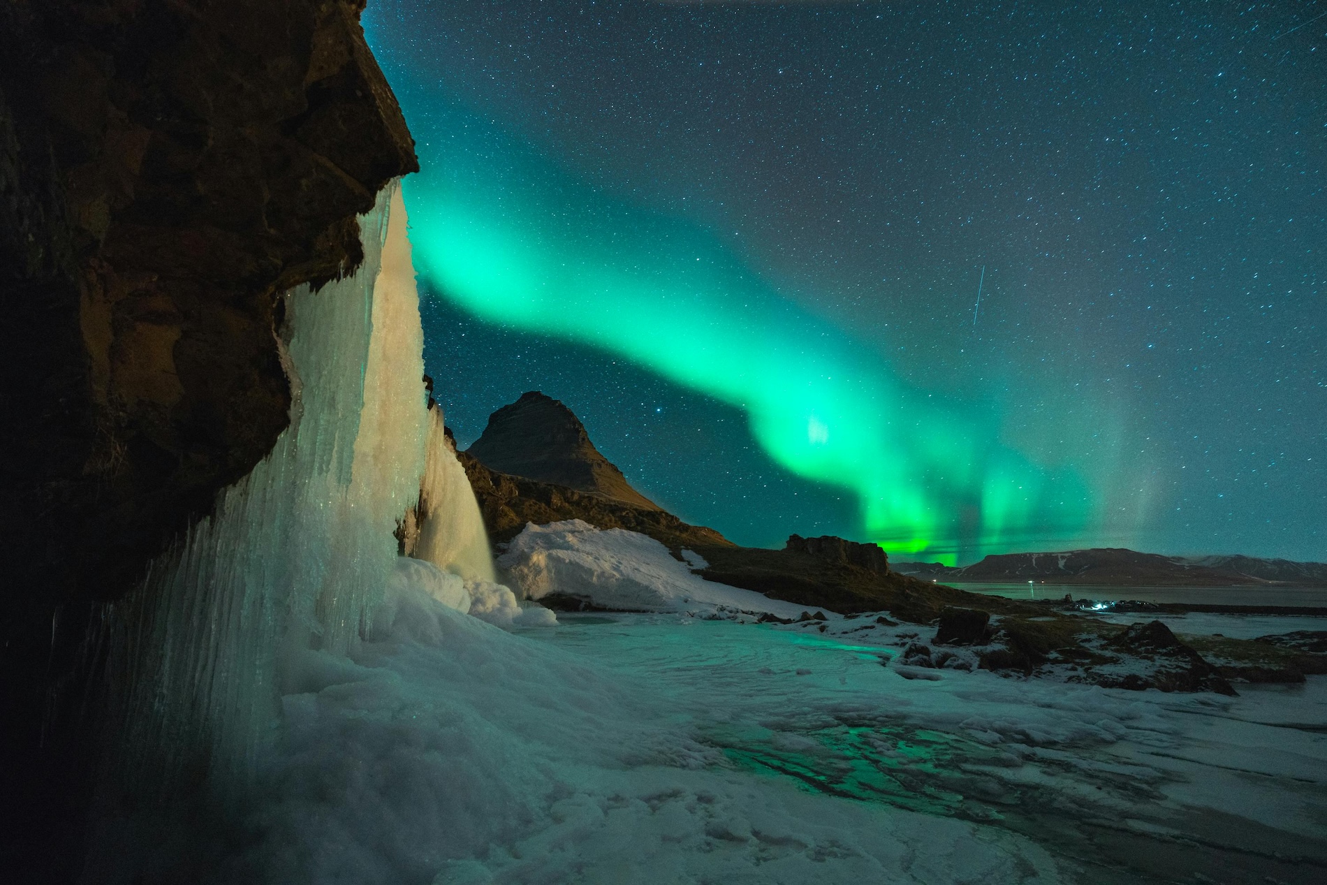 Discover Iceland with Play Airlines from Canada with Canadians the best destination to explore and for adventure