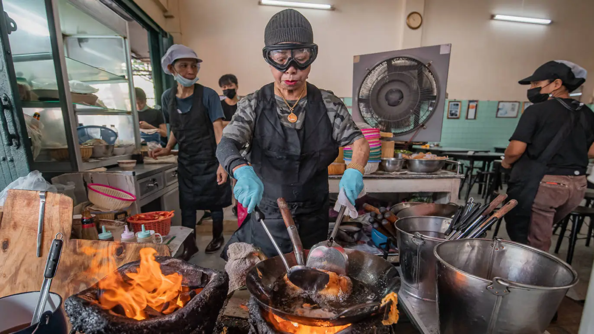 Jay Fai (One MICHELIN Star) Thai streetfood in Thailand Bangkok