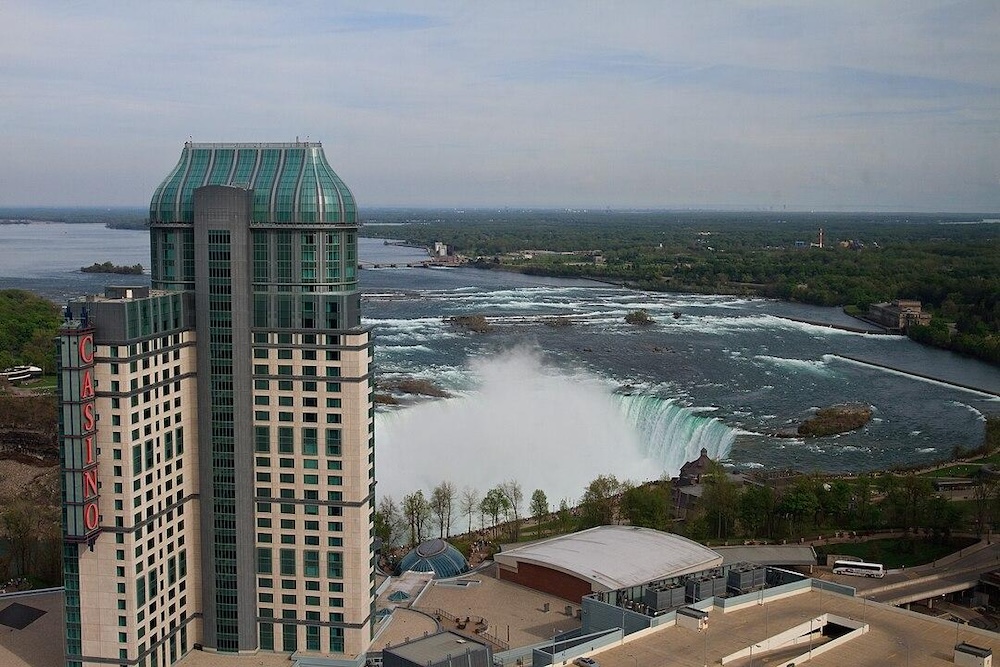 Ontario: Where Culinary Adventures Meet Entertainment Thrills